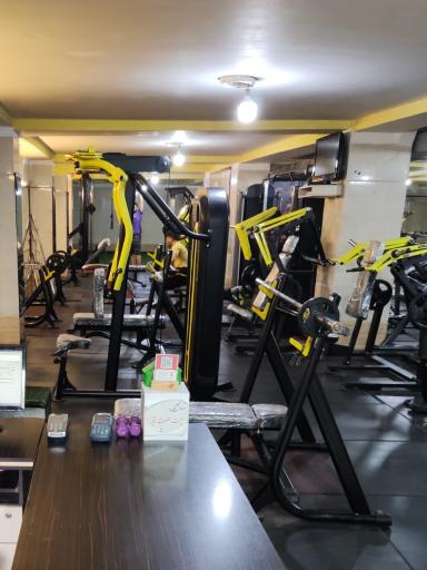 عکس باشگاه بدنسازی شهدا