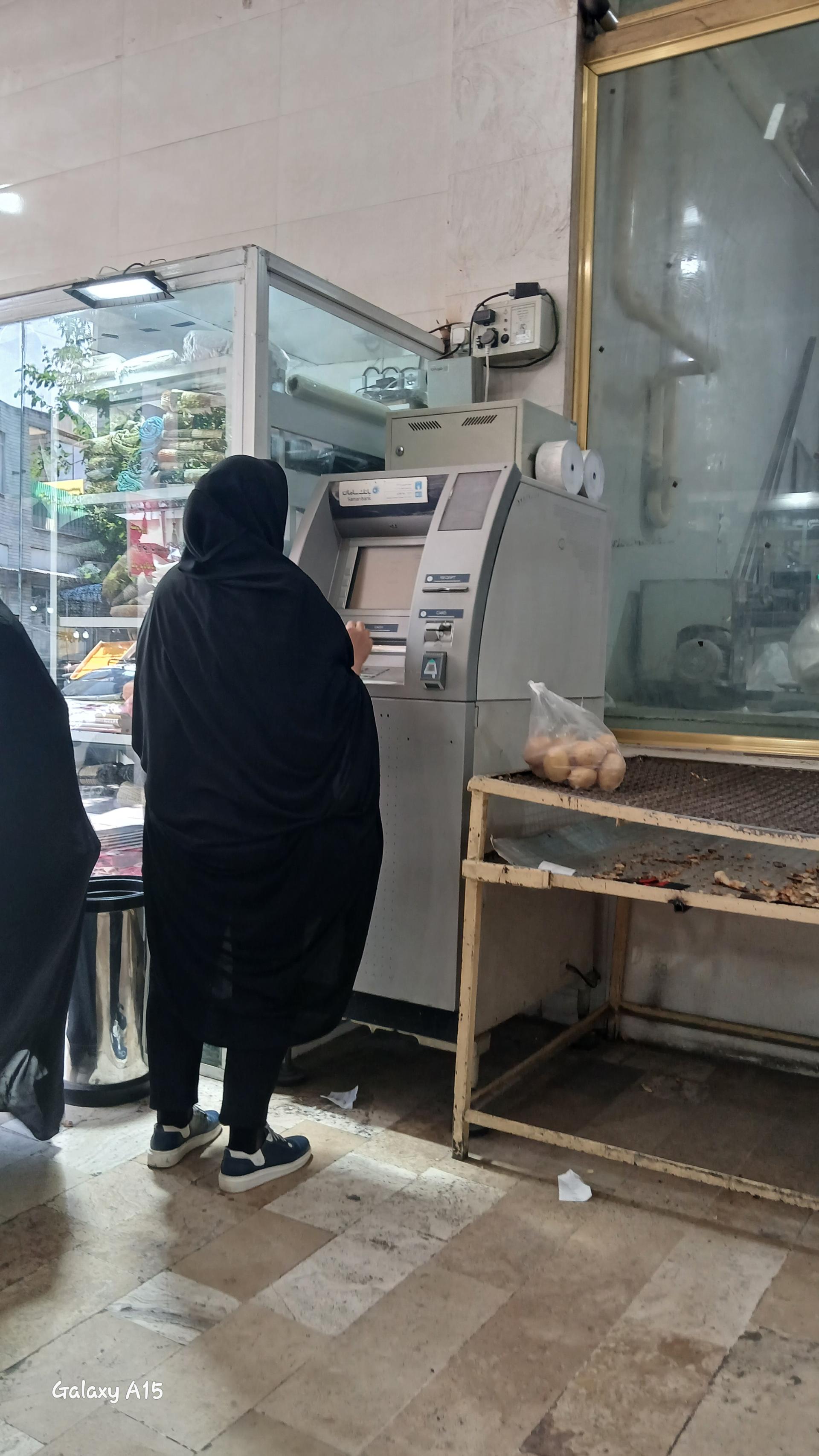 عکس خودپرداز بانک سامان 