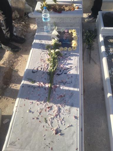 عکس مزار جوان ناکام حسین فتح آبادی