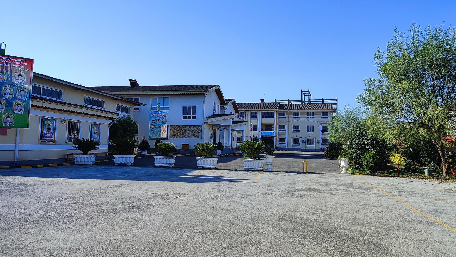 عکس دبیرستان استعداد های درخشان شهید بهشتی لاهیجان