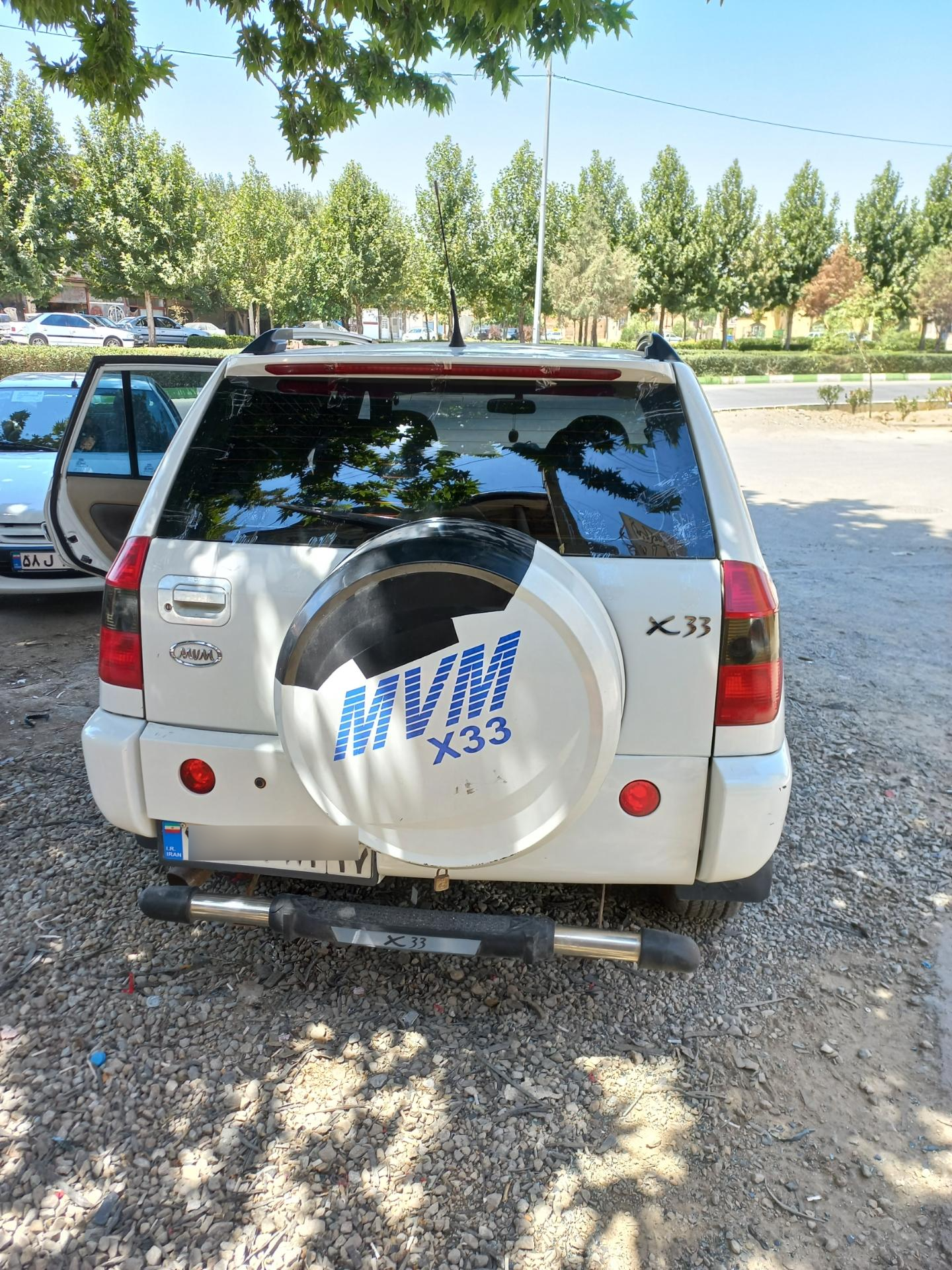 عکس شیشه اتومبیل قزل باش