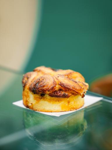 عکس بوتیک شیرینی ژولپ 