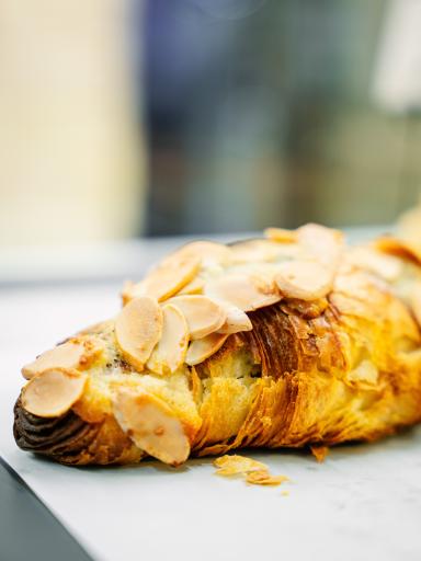 عکس بوتیک شیرینی ژولپ 