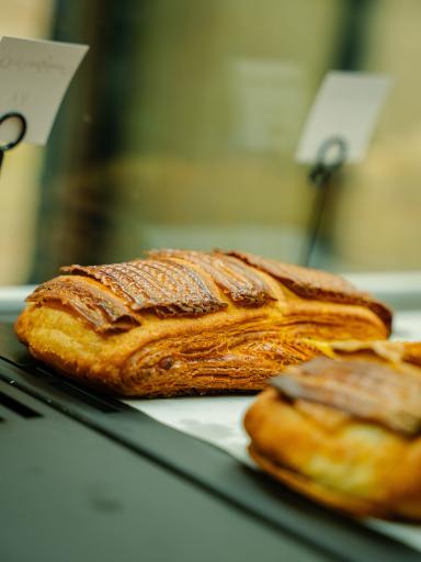 عکس بوتیک شیرینی ژولپ 