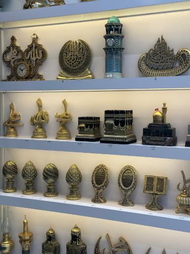 عکس فروشگاه نقره‌جات و عطر صافات