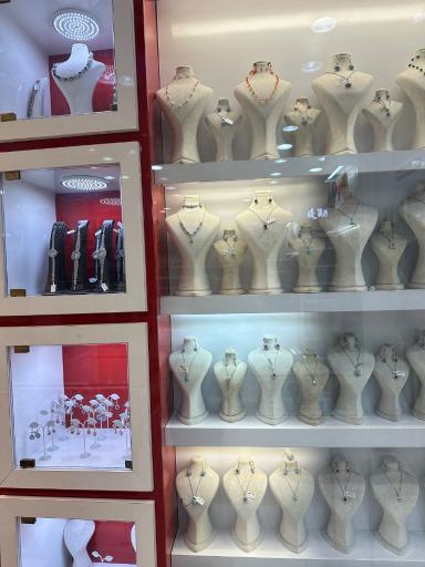 عکس فروشگاه نقره‌جات و عطر صافات