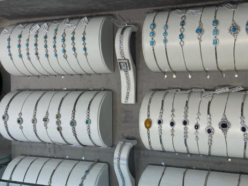 عکس فروشگاه نقره‌جات و عطر صافات