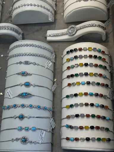 عکس فروشگاه نقره‌جات و عطر صافات