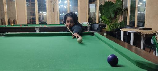 عکس باشگاه بیلیارد و گلف بیطرف فیلم 