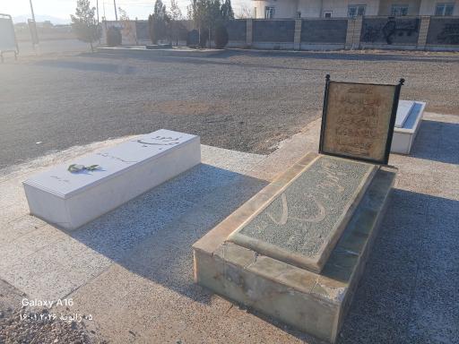 عکس قطعه نخبگان آرامستان آباده