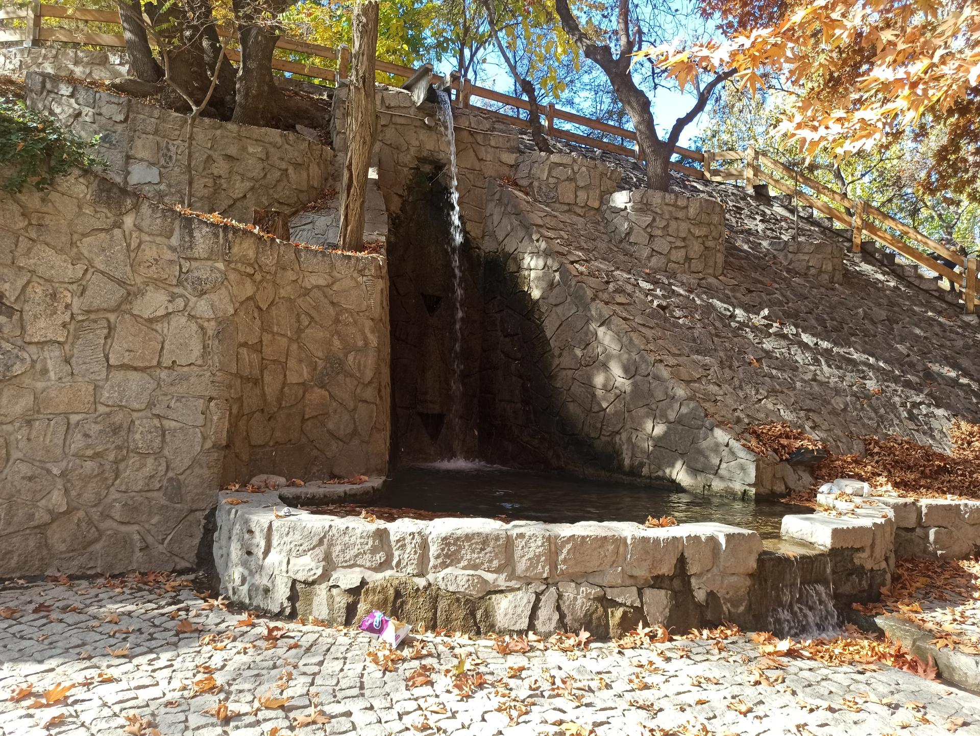 عکس آبشار پارک وکیل باد