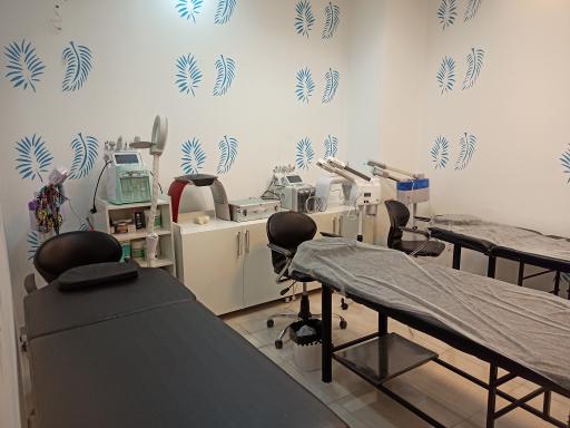 کلینیک زیبایی پوست مو و لیزر آینا