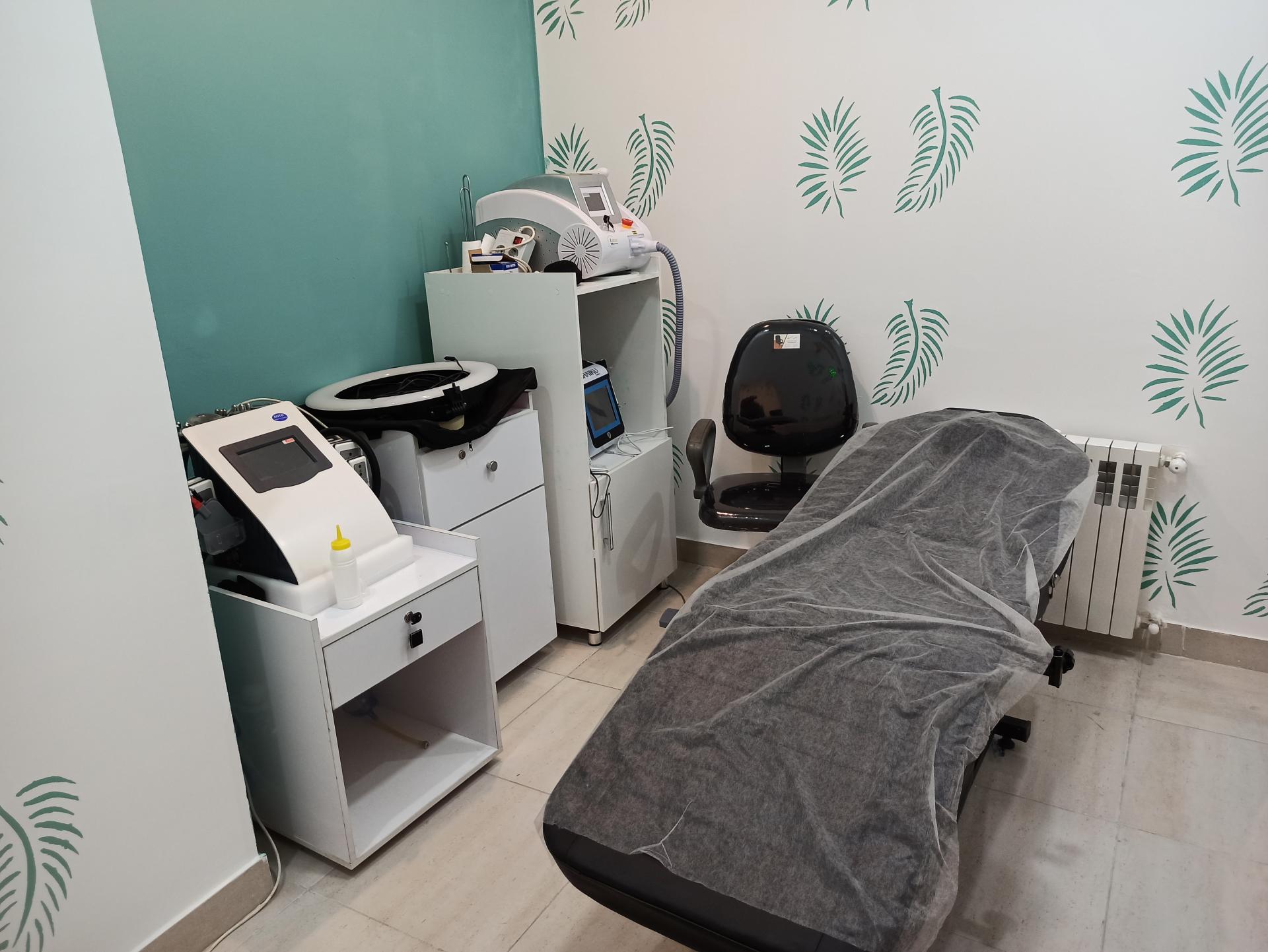 عکس کلینیک زیبایی پوست مو و لیزر آینا