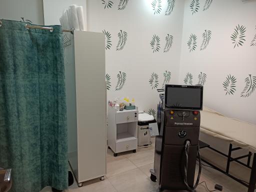 عکس کلینیک زیبایی پوست مو و لیزر آینا