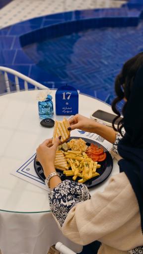 عکس عمارت گردشگری مهزاد