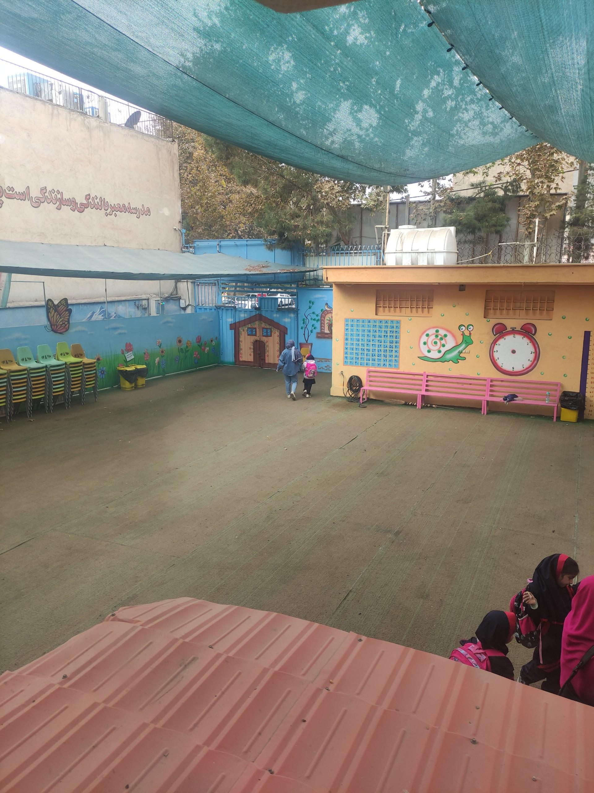 عکس مدرسه دخترانه گلستان معرفت 