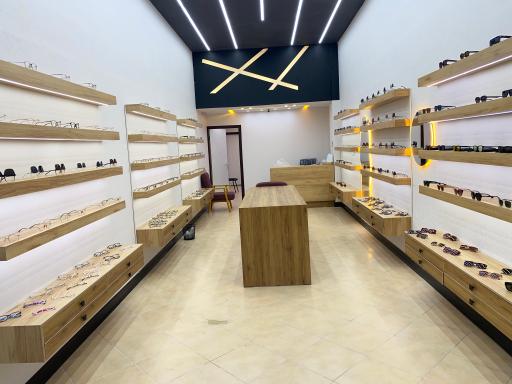 عکس بینایی سنجی و عینک جهاندیده