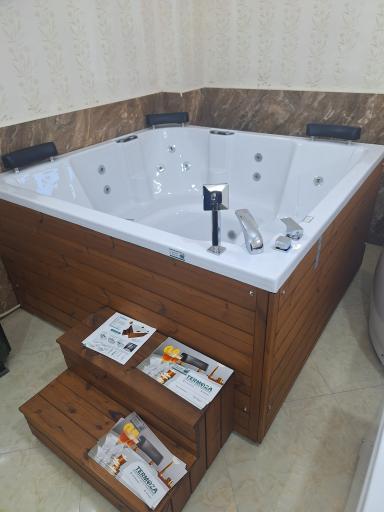 عکس شهر وان و جکوزی برهانی