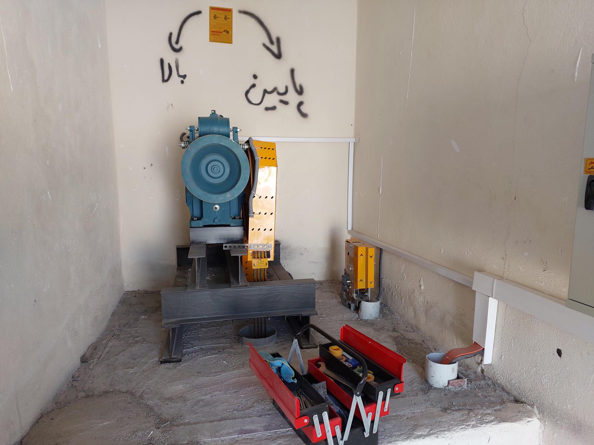 عکس آسانسور و پله برقی جهان پویا