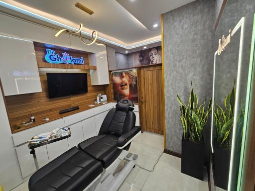 عکس دکتر نرگس غلامی