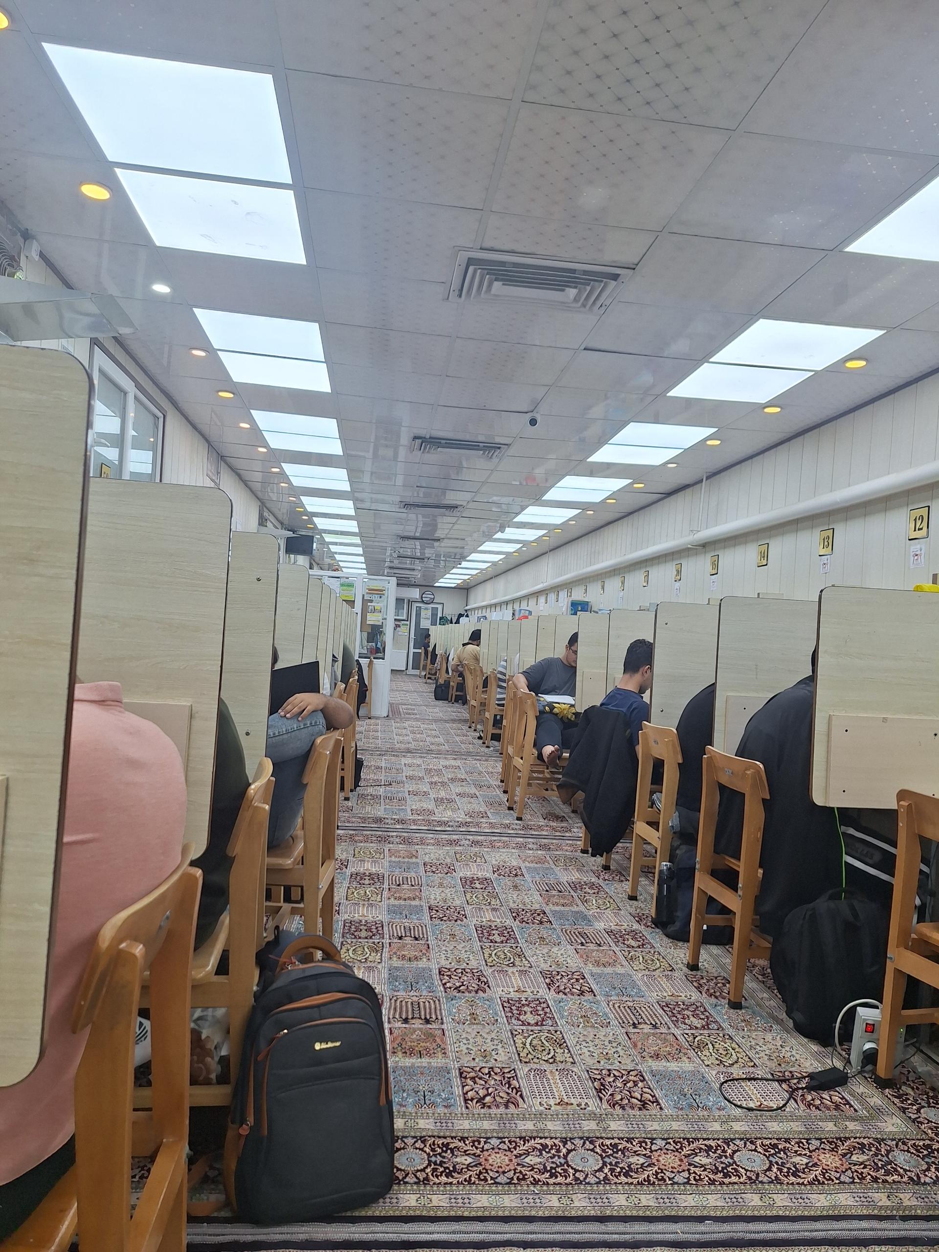 عکس سالن مطالعه مرحوم امیرعلی صمدی