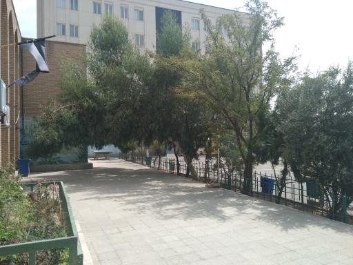 عکس دبیرستان فرهنگ (مکتبی و اولاده)