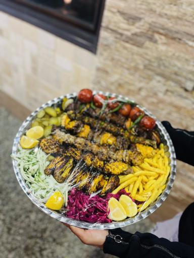 عکس باغ رستوران رزماری