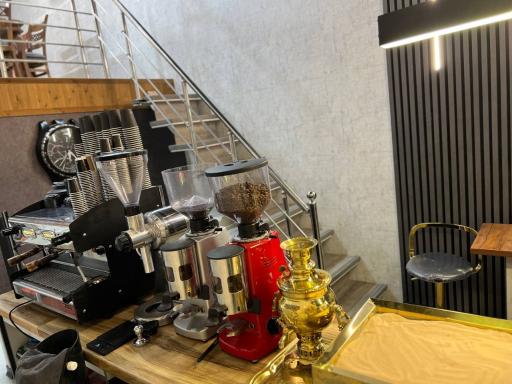 عکس کافه پیتزا آدرس