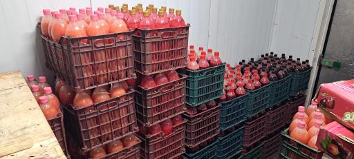 عکس آبمیوه طبیعی شاد