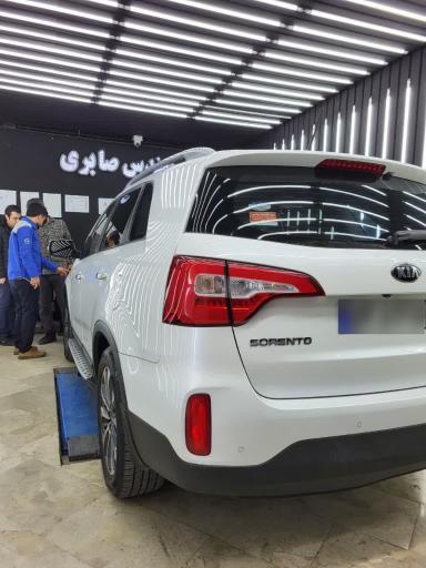 عکس کارشناسی تشخیص رنگ مهندس صابری