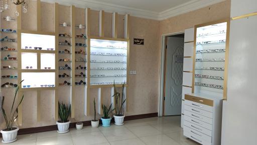 عکس بینایی سنجی عینک هشتم