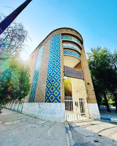 عکس دانشکده ادبیات و زبان های خارجه (دانشگاه سه گوش)