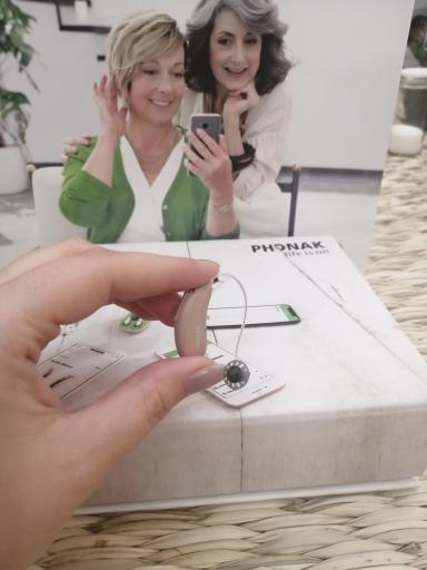 عکس ارزیابی شنوایی و سمعک شِنو