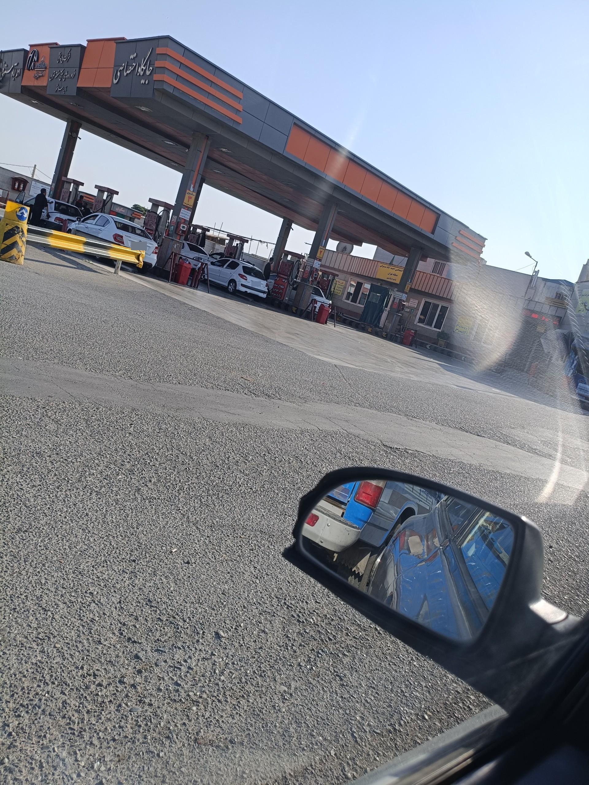 عکس پمپ بنزین احمد اباد مستوفی