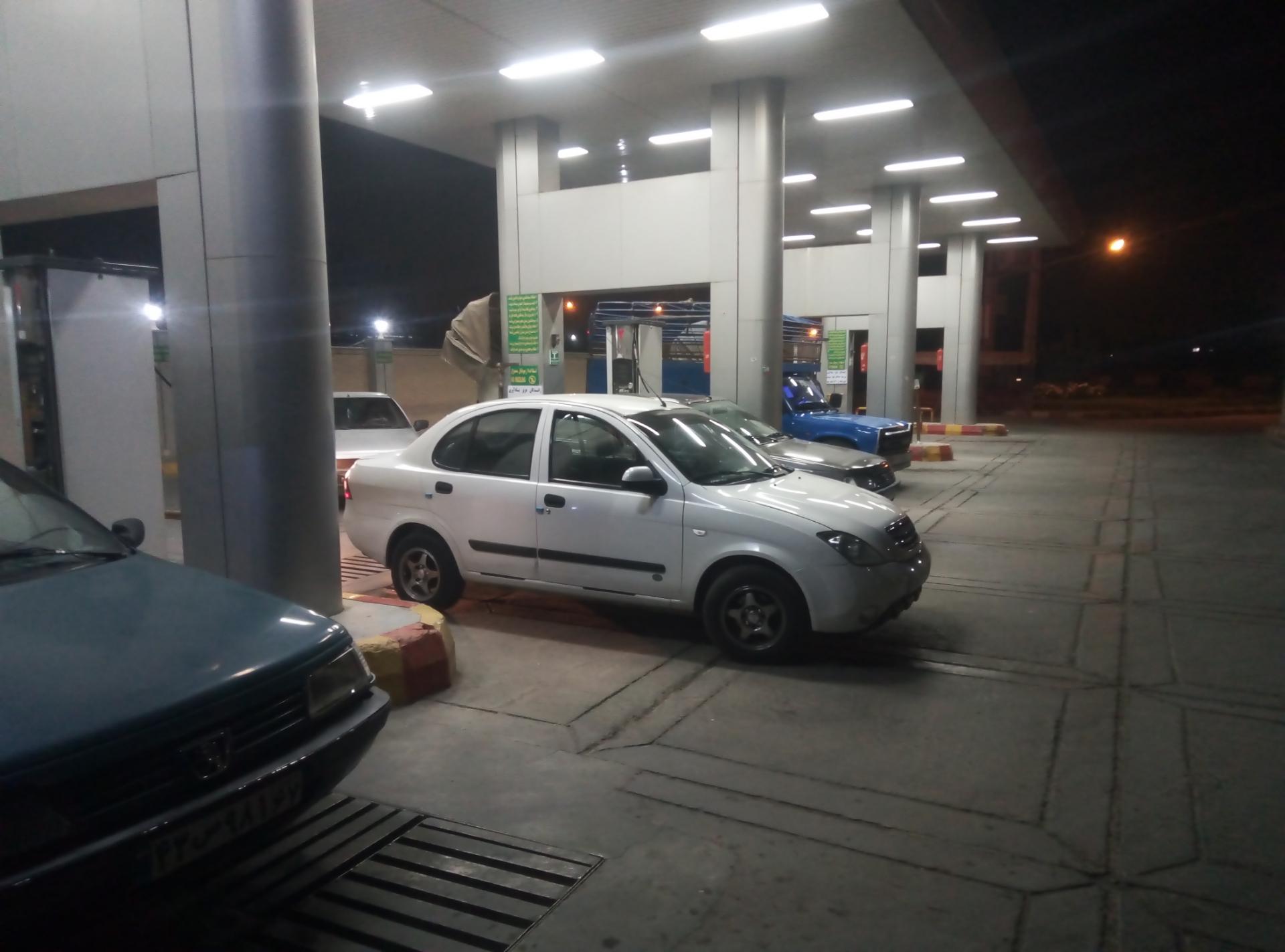 عکس جایگاه گاز و بنزین مروارید