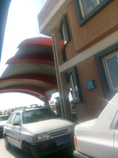 عکس جایگاه گاز و بنزین مروارید