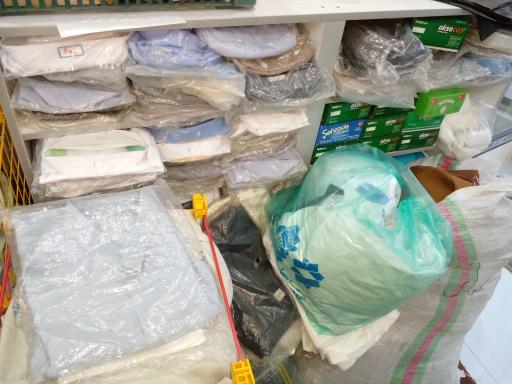 عکس فروشگاه لباس روحانیت چهار فصل