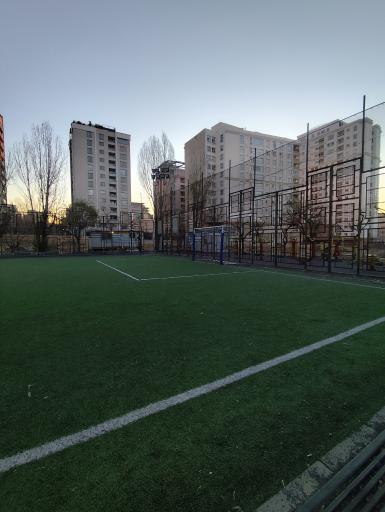 عکس زمین چمن باقرالعلوم