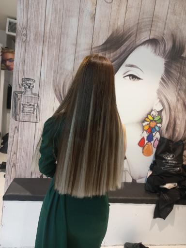 عکس سالن آرایش و زیبایی عفاف