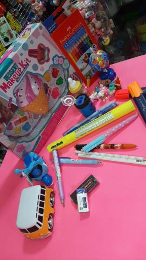 عکس لوازم تحرير همکلاسی