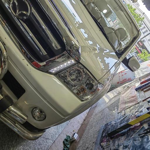 عکس شیشه اتومبیل 