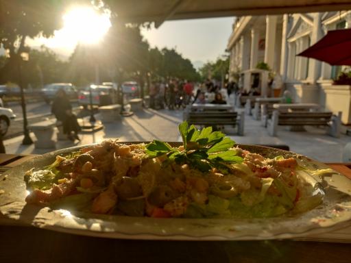 عکس کافه پیاده رو آرامش