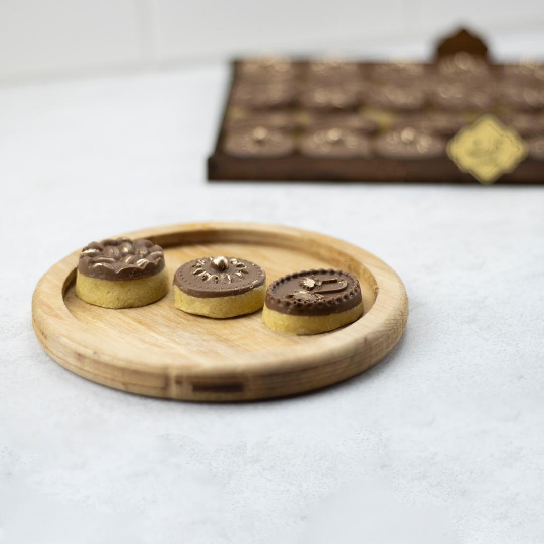 عکس کارگاه حلوا و خرما و شیرینی جات آزرث