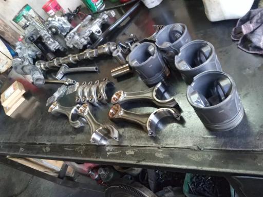 عکس تعمیرگاه کاویان