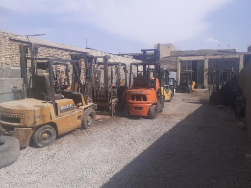 عکس تعمیرگاه لیفتراک صنعت سلمانی