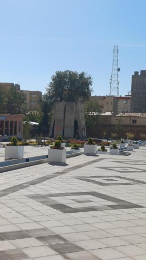 عکس مقبره شیخ رکن الدین اوحدی مراغه ای