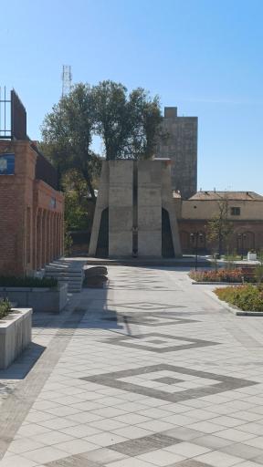 عکس مقبره شیخ رکن الدین اوحدی مراغه ای