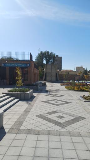 عکس مقبره شیخ رکن الدین اوحدی مراغه ای