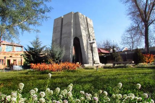 عکس مقبره شیخ رکن الدین اوحدی مراغه ای
