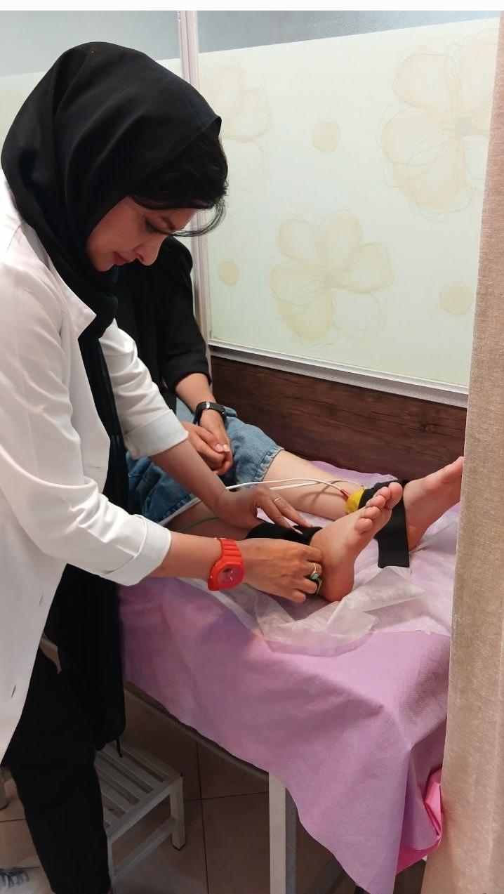 عکس فیزیوتراپی اردلان قهرمانی(مزرع سبز)